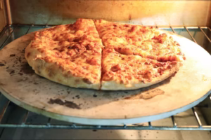 Cum se curăță piatra de pizza