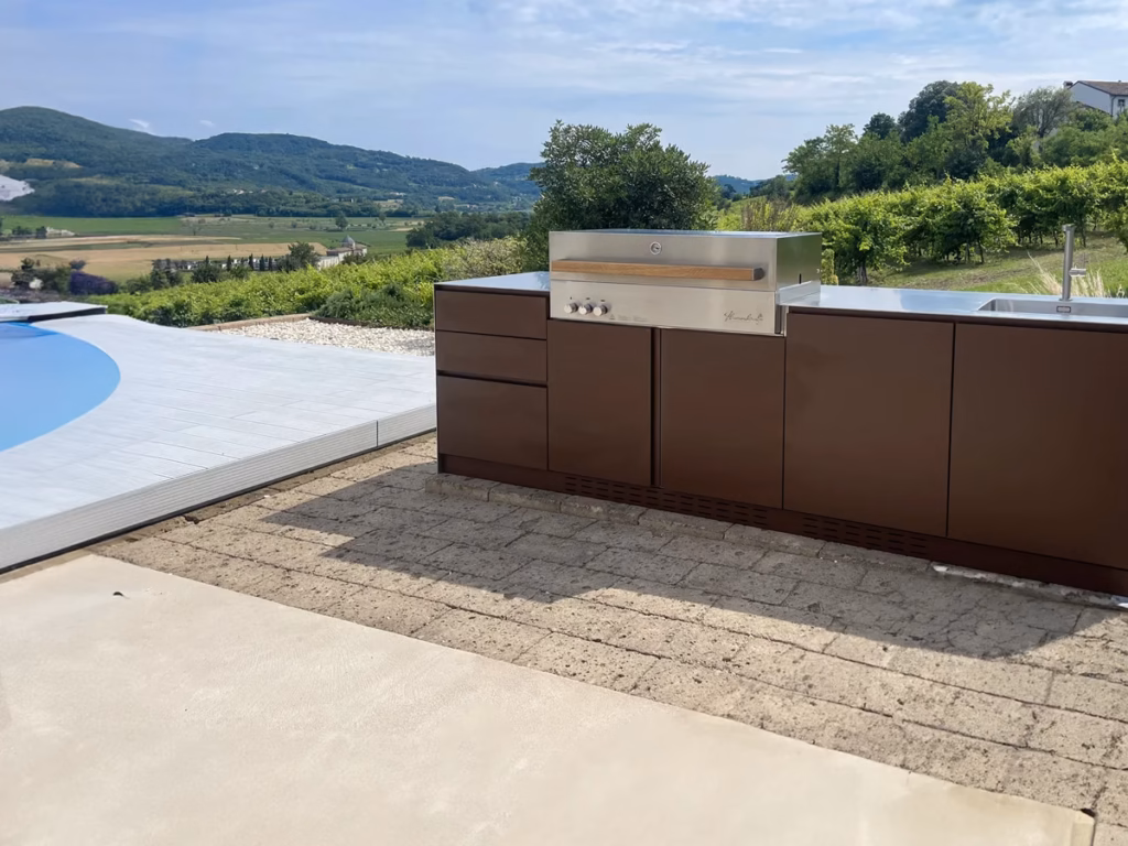 Bucătărie în aer liber și piscină: Ghid de achiziție și amenajare