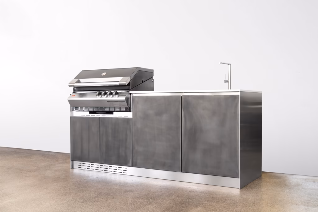 Bucătării în aer liber la prețuri accesibile? Iată cum se poate cu OF Outdoor Kitchens