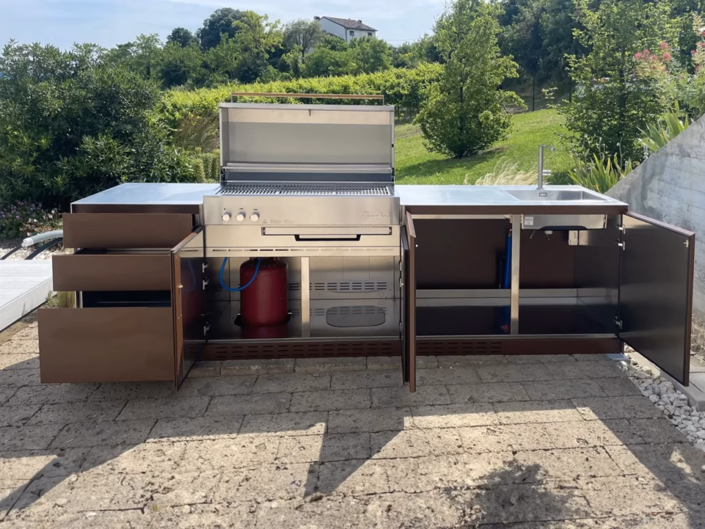 Istoria designului pentru exterior: o călătorie prin evoluția bucătăriilor în aer liber